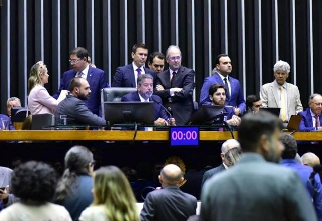 Imagem da noticia Câmara aprova urgência para projeto do pacote de corte de gastos que limita despesas públicas