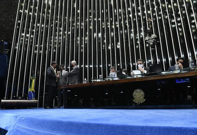 Congresso promulga PEC dos Precatórios, que viabiliza Auxílio Brasil