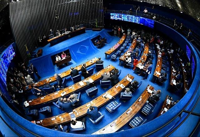 Imagem da noticia Senado aprova reajuste salarial para servidores federais