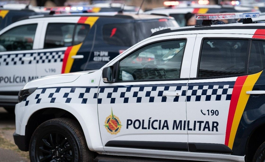 Policial militar atira e mata colega dentro de viatura, no DF