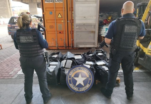 Imagem da noticia Receita Federal apreende R$ 90 milhões em cocaína em carga de sal marinho no porto do Rio de Janeiro