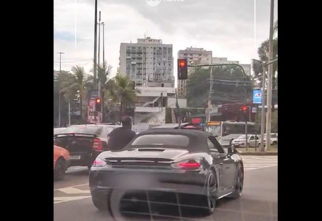 Vídeo: policial aposentado de Porsche sofre tentativa de assalto e reage no RJ