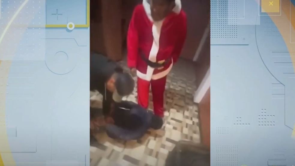 Imagem da noticia Policial vestido de Papai Noel prende traficantes de drogas no Peru