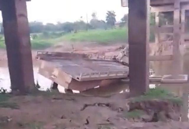 Outra ponte desaba na BR-319 e região no Amazonas fica isolada