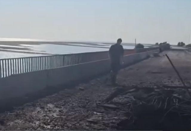 Imagem da noticia Ponte que liga Ucrânia à Criméia é bombardeada