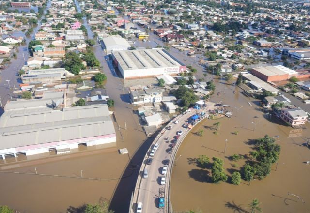 Imagem da noticia Tragédia no RS: mesmo com as inundações, moradores decidem não deixar imóveis 