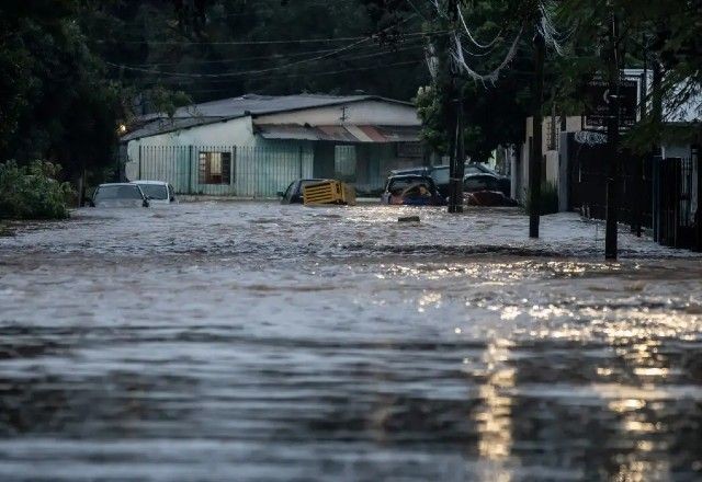 Imagem da noticia Poder Expresso: Forças de segurança lutam contra desânimo na volta das enchentes no RS