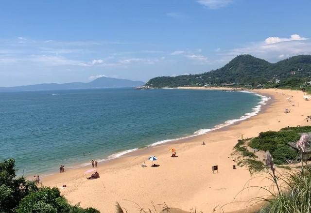 Imagem da noticia Balneário Camboriú: da badalação às praias limpas e desertas