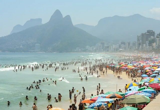 Senadores analisam projeto que prevê prisão para quem invadir praia