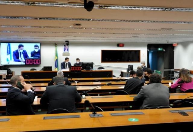 Imagem da noticia Comissão aprova a PEC dos Precatórios para liberar Auxílio Brasil