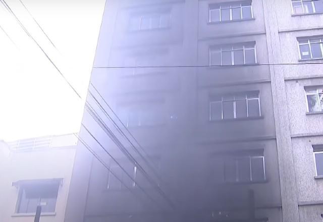 Imagem da noticia Prédio que pegou fogo na 25 de Março corre risco de desabar
