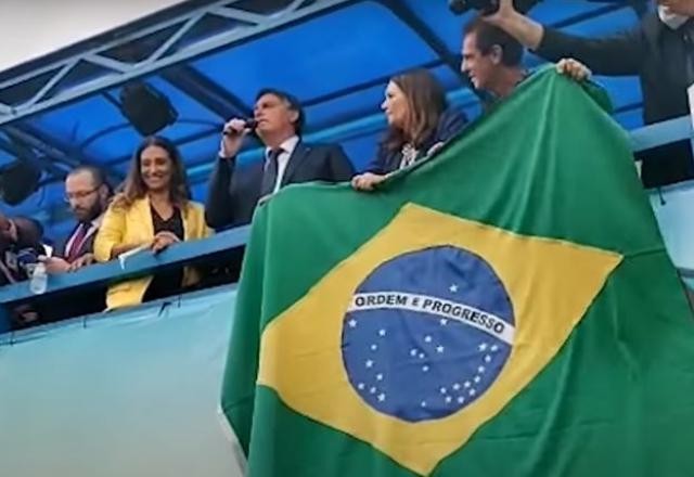 Imagem da noticia "Saindo bem melhor do que entramos", diz Bolsonaro sobre pandemia