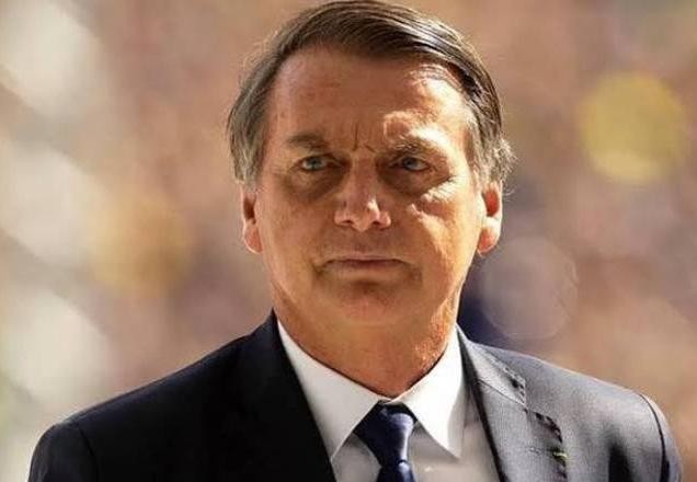 Bolsonaro comemora decisão da Anvisa de suspender CoronaVac