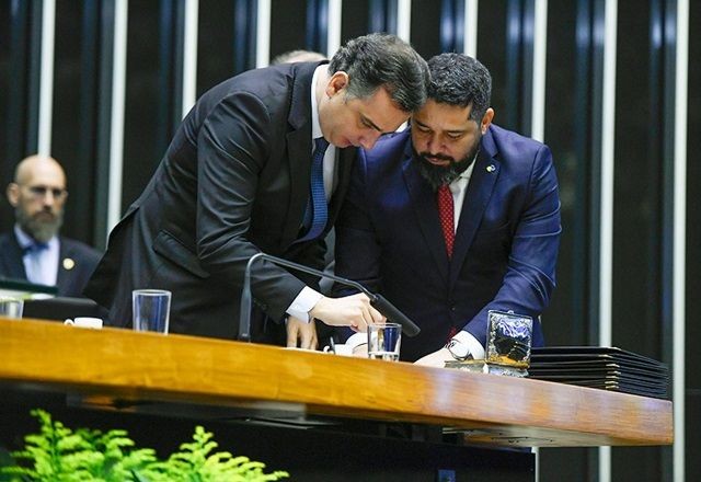 Imagem da noticia Correios lançam selos em comemoração aos 200 anos do Senado