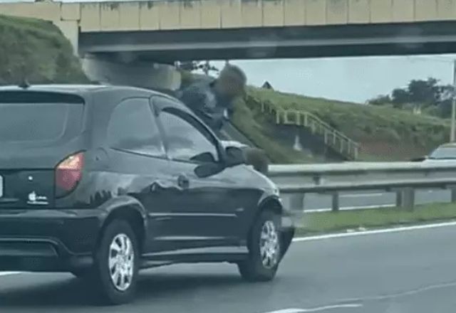 Imagem da noticia Homem é arrastado pela ex em cima do capô do carro em rodovia de São Paulo