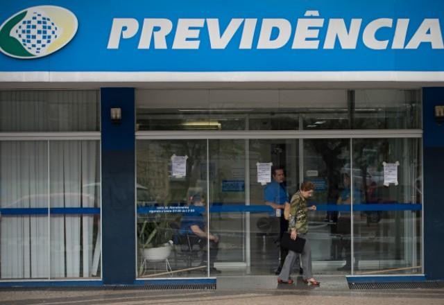 Imagem da noticia STF forma maioria para rejeitar retorno da “revisão da vida toda” do INSS