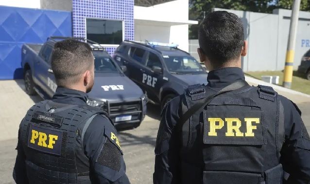 Imagem da noticia Polícia Federal indicia 4 ex-diretores da PRF por tentarem impedir voto de eleitores de Lula