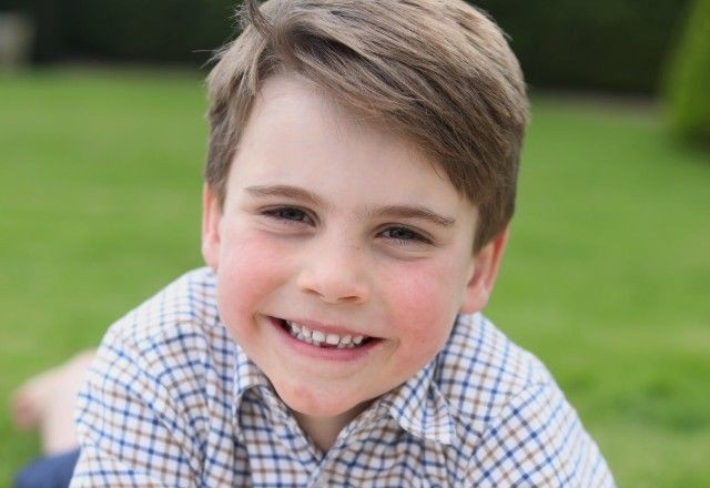 Imagem da noticia Família Real Britânica divulga novo foto do Príncipe Louis
