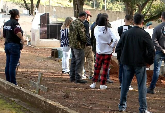 Imagem da noticia Pai suspeito de matar filha de 8 meses é preso em enterro da vítima