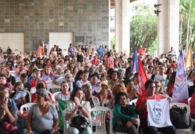 Imagem da noticia Professores da rede estadual de Minas Gerais decidem entrar em greve em março