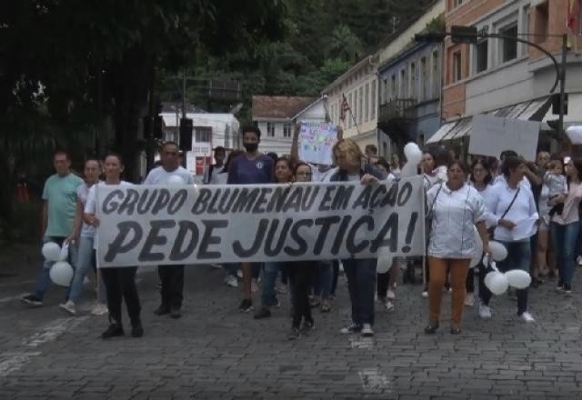 Moradores de Blumenau se manifestam por segurança nas escolas