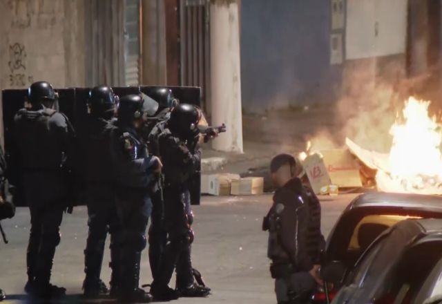 Imagem da noticia Manifestantes ateiam fogo em avenida após cantor ser baleado por GCM em SP