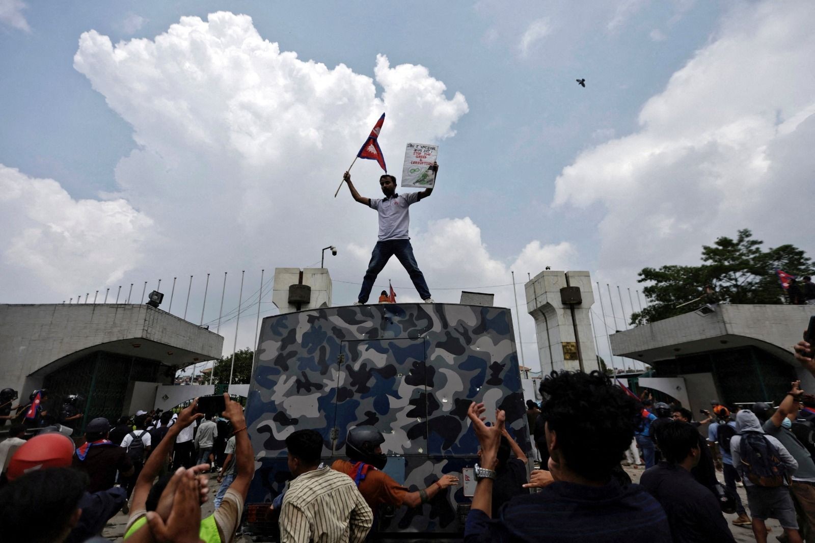 Imagem da noticia Painel do Nepal investigará violência durante protestos que mataram 74 pessoas