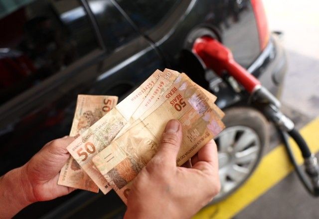 Imagem da noticia Preço médio da gasolina passa de R$ 6,10; confira o valor do combustível no seu estado