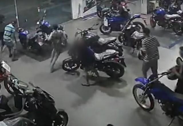 Criminosos roubam seis motos de concessionária em dois minutos