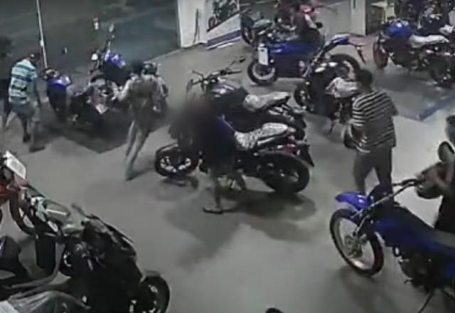 Imagem da noticia Criminosos roubam seis motos de concessionária em dois minutos
