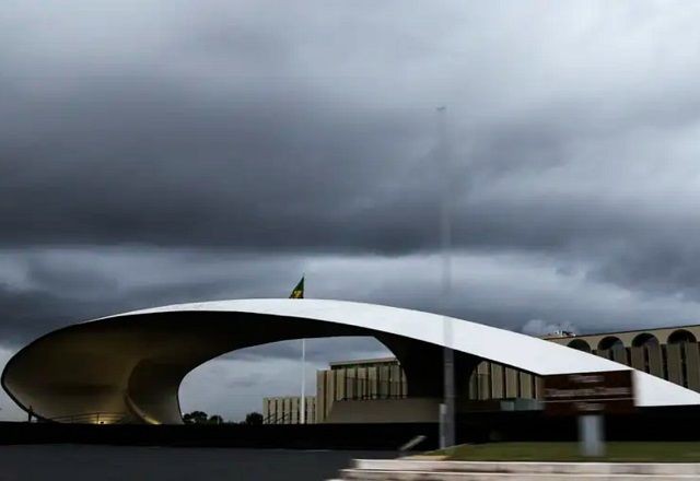 Imagem da noticia Lula vai participar de celebração ao Dia do Exército no QG em Brasília