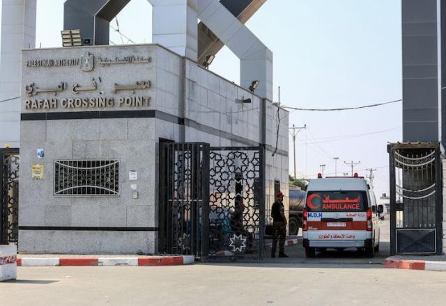 Imagem da noticia Egito fecha a fronteira com Gaza e interrompe saída de civis da zona de guerra