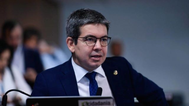 Imagem da noticia Randolfe diz que Lula vai priorizar reforma tributária no Congresso após recesso
