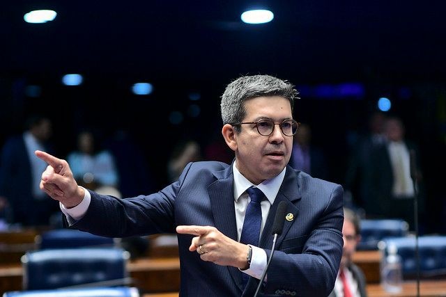 Imagem da noticia Randolfe diz que monitoramento de autoridades pela Abin foi crime contra a democracia