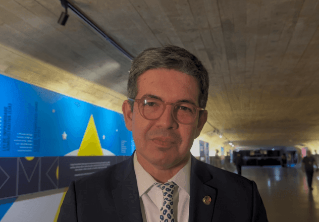 Imagem da noticia Randolfe nega crise e diz que conversa entre Lula e Alcolumbre ocorrerá “em algum momento”