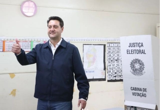 Imagem da noticia Governador do Paraná, Ratinho Junior, vota na zona sul de Curitiba