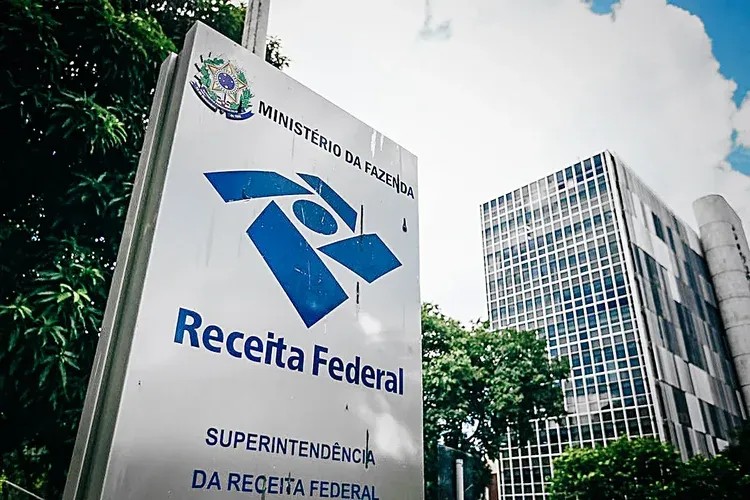 Imagem da noticia Reforma tributária: Receita suspende multa por falta de CBS e IBS em notas