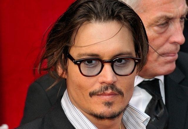 Imagem da noticia Johnny Depp depõe em julgamento e diz nunca ter agredido Amber Heard