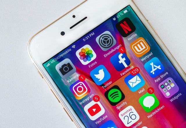 Imagem da noticia Flórida sanciona lei que restringe redes sociais para adolescentes