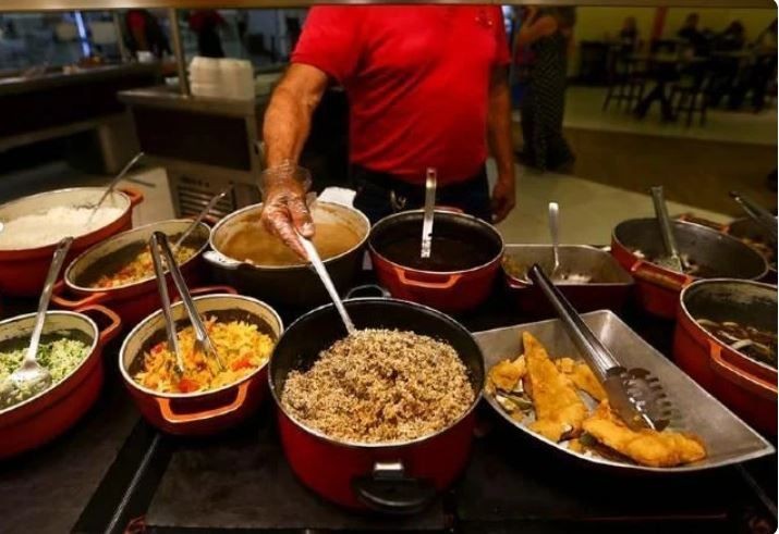 Imagem da noticia Pesquisa revela que vale-refeição dura só 11 dias em média no Brasil