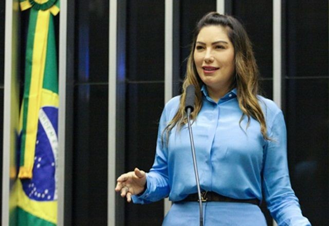 Imagem da noticia Deputada da bancada evangélica pede para retirar assinatura do PL do aborto