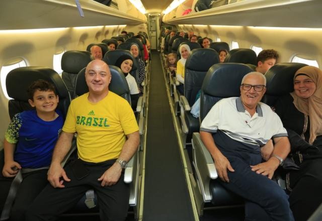 Imagem da noticia Avião com brasileiros resgatados em Gaza pousa em Recife