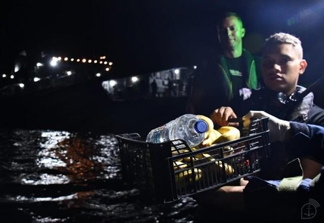 Imagem da noticia Marinha do Brasil resgata argelinos à deriva perto da Espanha
