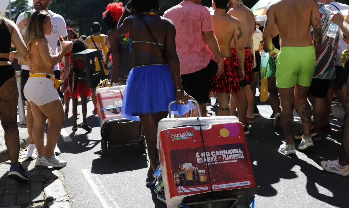 Imagem da noticia Carnaval 2026: entenda os riscos da mistura de bebidas alcoólicas e medicamentos
