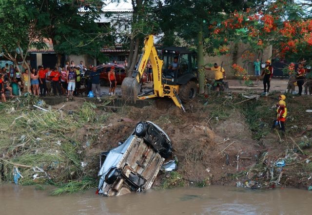 Número de mortos pelas chuvas no Rio sobe para 12, diz governador