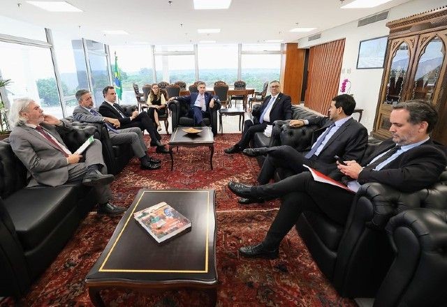Imagem da noticia Congresso e governo costuram projeto para agilizar liberação de emendas