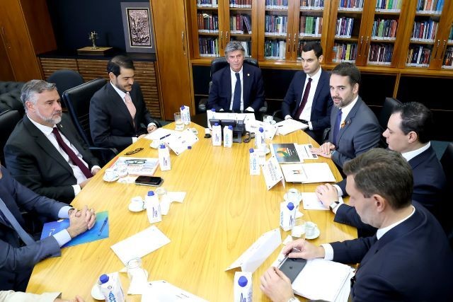 Imagem da noticia União e governo do RS firmam acordo no STF para aliviar prejuízos relacionados a dívidas do estado