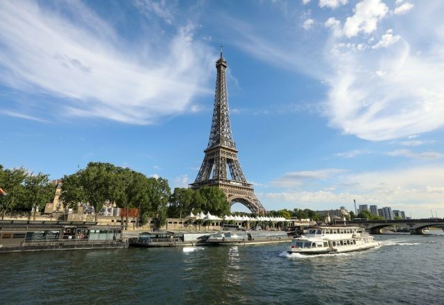 Calor intenso em Paris: turistas e atletas enfrentam desafios com sensação térmica de 40ºC