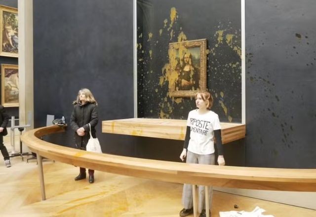 Imagem da noticia Ativistas jogam sopa na pintura Mona Lisa, em Paris; assista