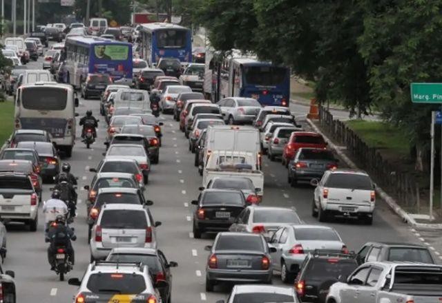 CET mantém rodízio de carros suspenso durante toda a 3ª feira